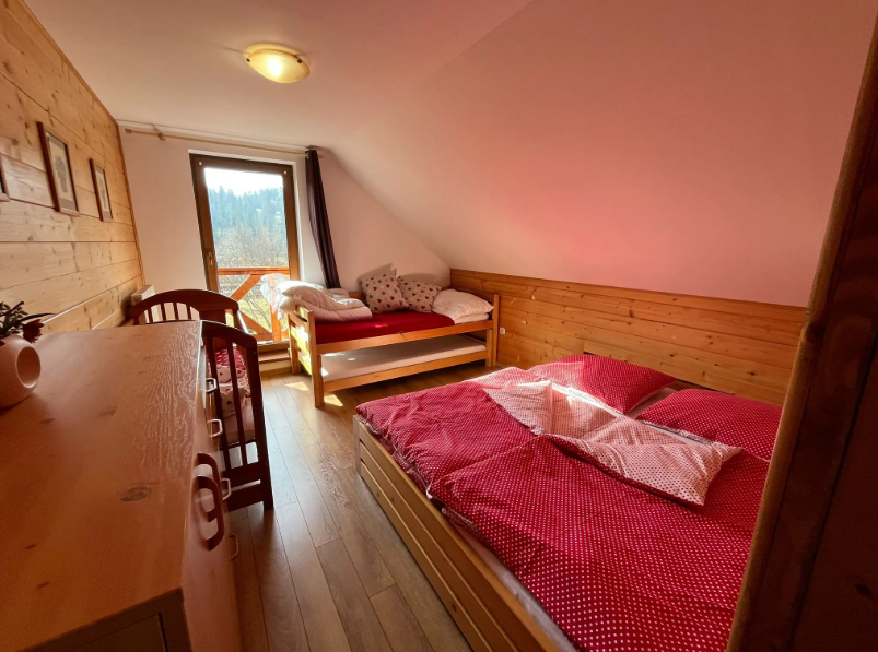 Podkrovná spálňa s balkónom